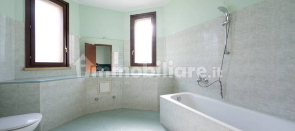 2 bedrooms Villa in Cremona, Italy No. 228325 9