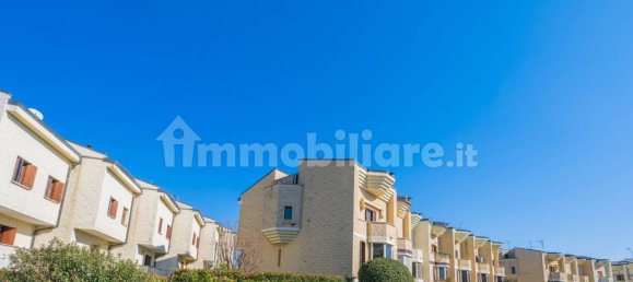 2 bedrooms Villa in Cremona, Italy No. 228325 12