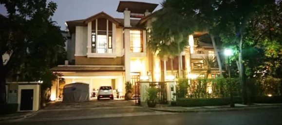 5 bedrooms Cafe / restaurant in Bangkok, Thailand No. 6654 2