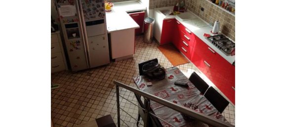 4 rooms Apartment in San Fermo della Battaglia, Italy No. 251936 3