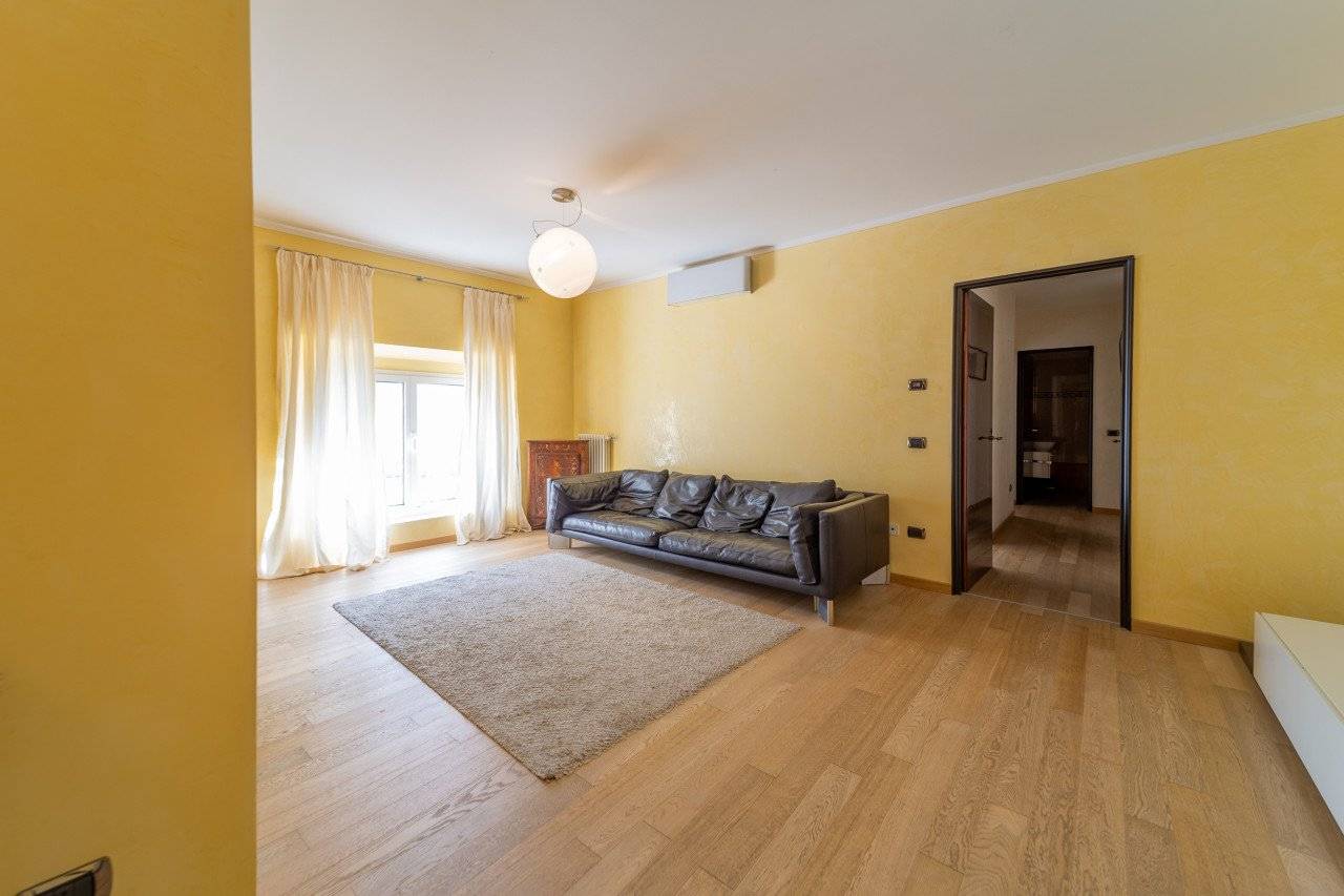 2 bedrooms Apartment in Parma, Italy No. 228868