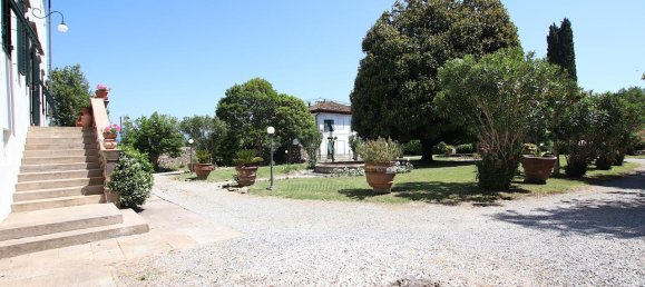 13 rooms Apartment in Capannori, Italy No. 108352 3