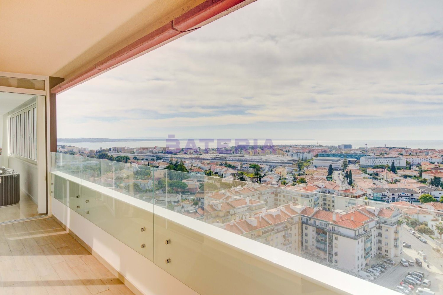 Квартира с 3 спальнями в Оэйраш, Португалия № 109255