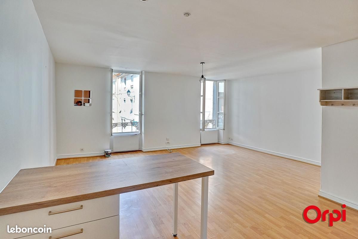Apartamento de 2 dormitorios en Bourgoin-Jallieu, France No. 338267