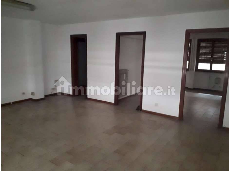 3 rooms Office in Livorno, Italy No. 91358