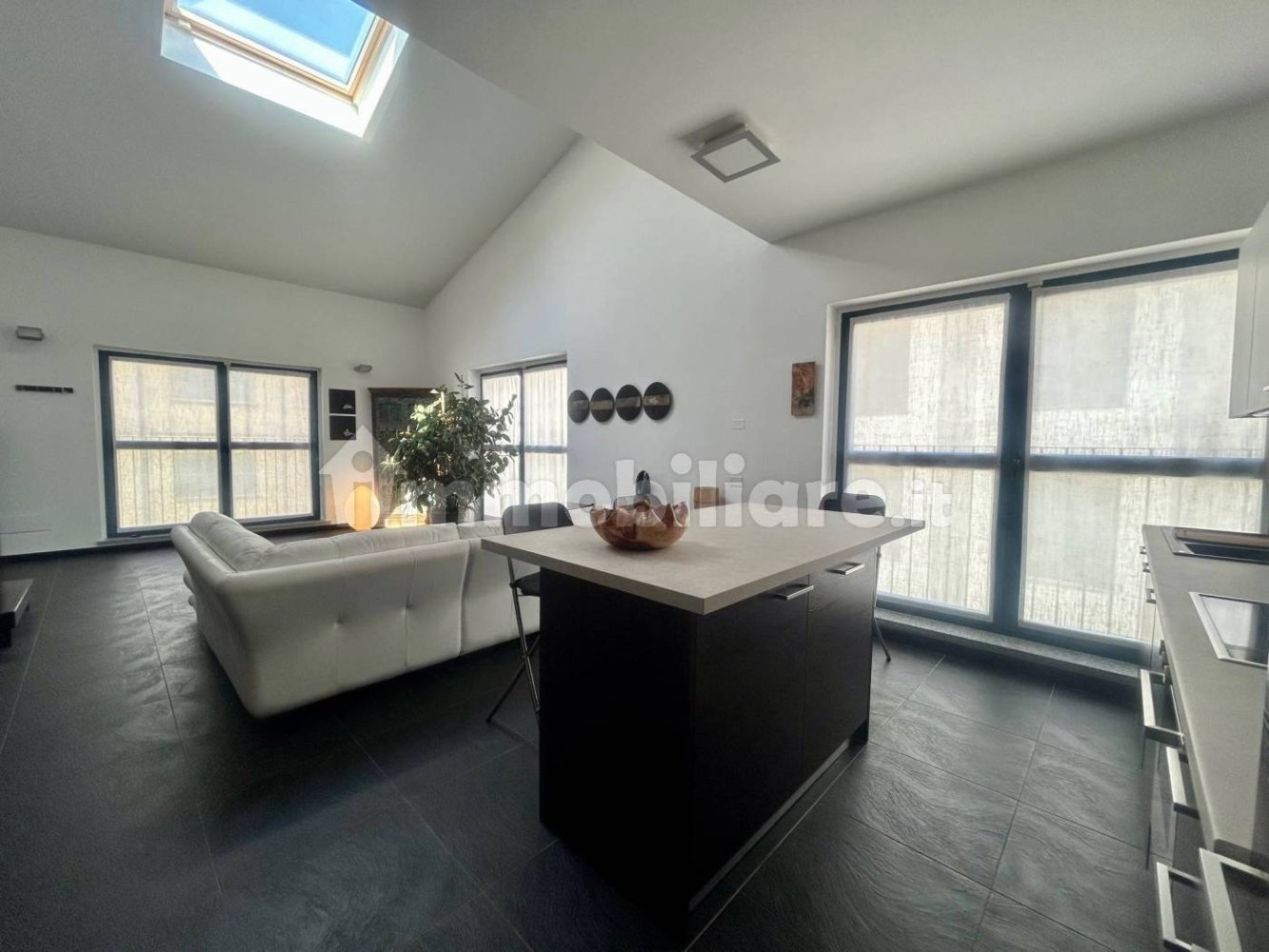 2 bedrooms Apartment in Milan, Italy No. 332252