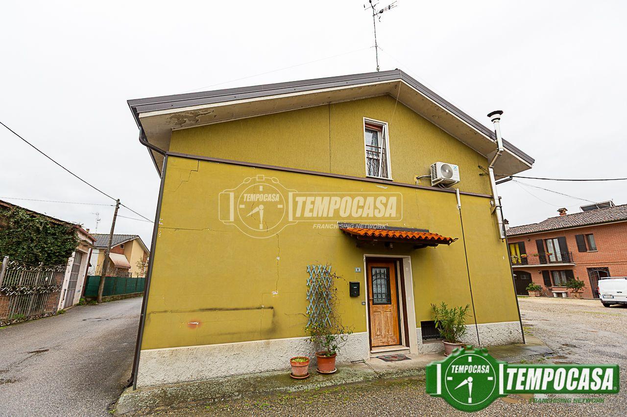 3 rooms Apartment in Castelnuovo Bocca d'Adda, Italy No. 234400