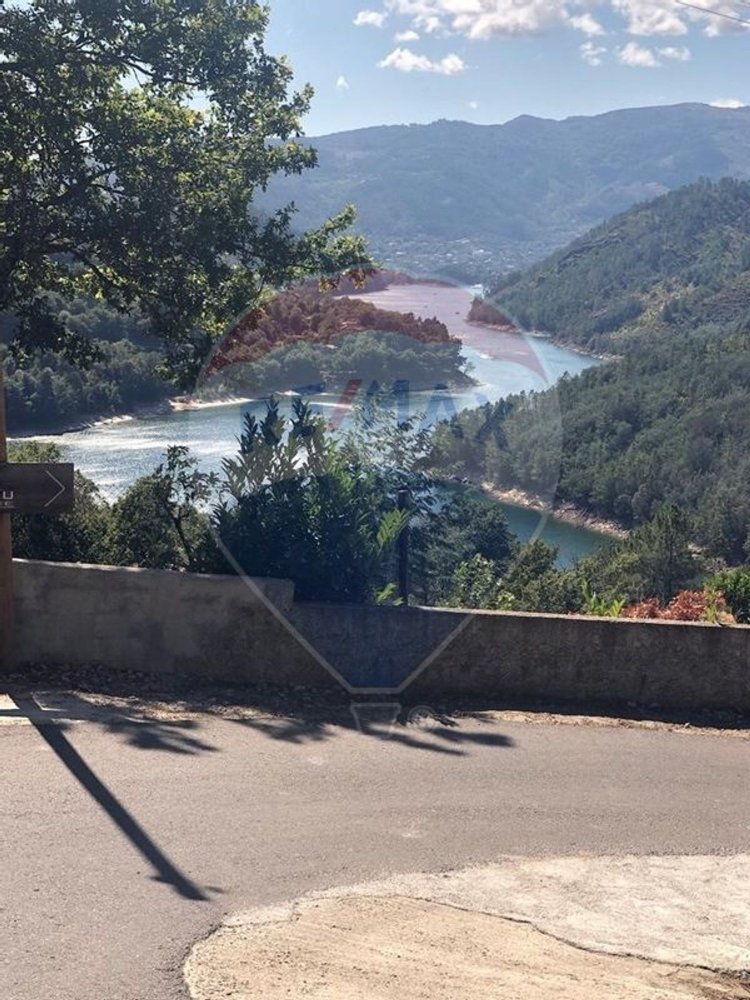  قطعة أرض في Louredo, Portugal 2075متر مربع رقم 36378