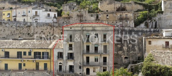 8 bedrooms House in Ragusa, Italy No. 125638 3