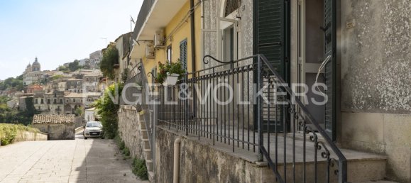 8 bedrooms House in Ragusa, Italy No. 125638 5