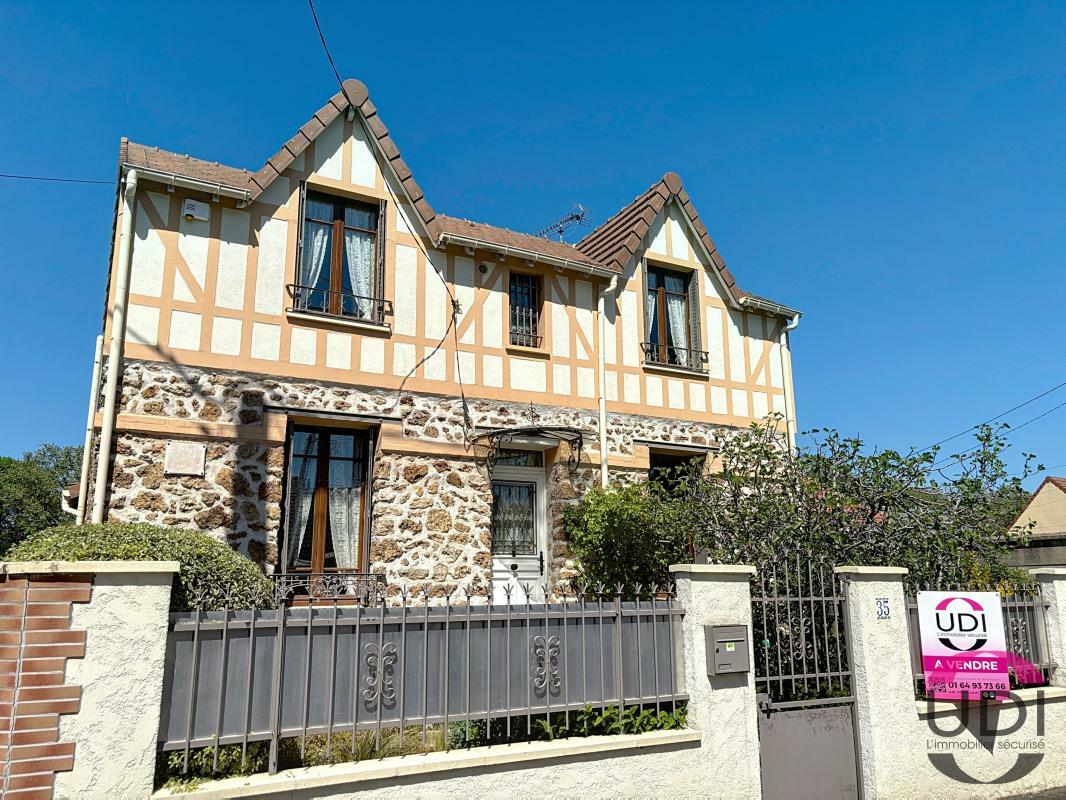 Casa de 3 dormitorios en Itteville, France No. 174876