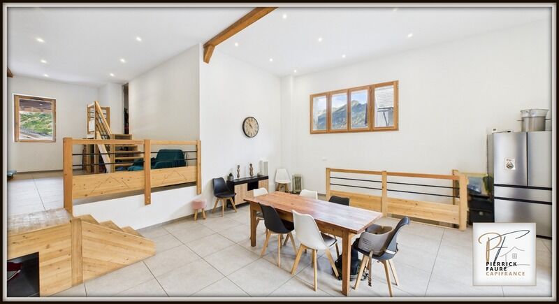 6 bedrooms House in Hautes-Alpes, France No. 293050