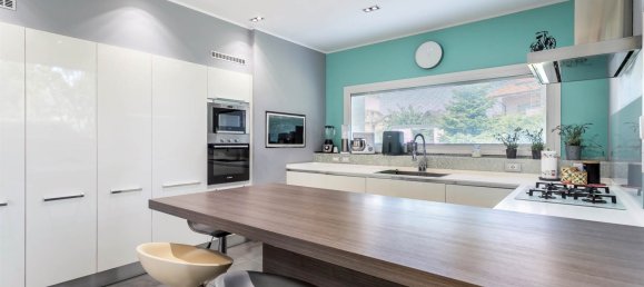 3 bedrooms Villa in Masate, Italy No. 295134 11