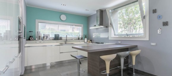 3 bedrooms Villa in Masate, Italy No. 295134 8