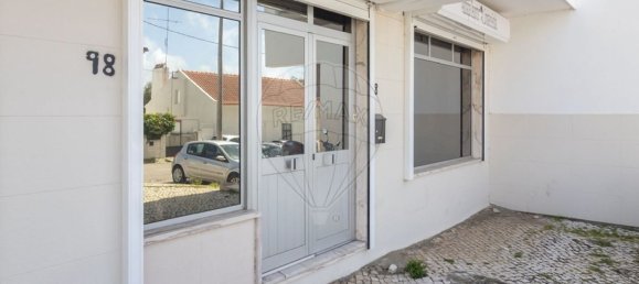 117m² Commercial property in Setubal, Portugal No. 92715 6
