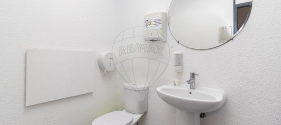 117m² Commercial property in Setubal, Portugal No. 92715 7