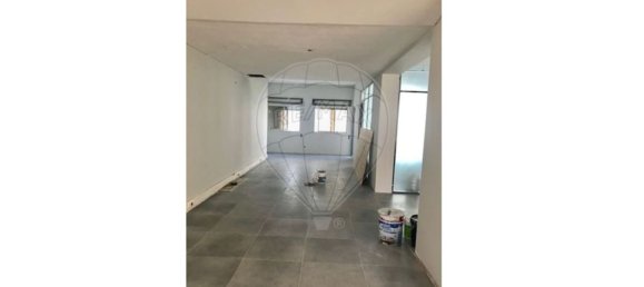 117m² Commercial property in Setubal, Portugal No. 92715 11