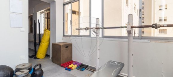 117m² Commercial property in Setubal, Portugal No. 92715 8