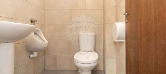 117m² Commercial property in Setubal, Portugal No. 92715 4