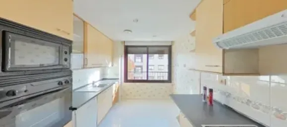 3 bedrooms Apartment in Madrid, Spain No. 178854 16