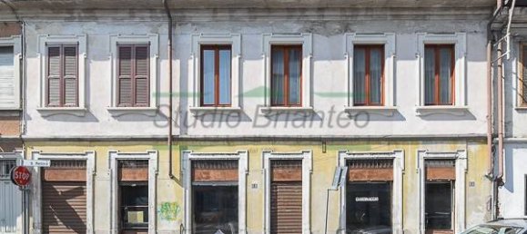 4 rooms Commercial property in Giussano, Italy No. 80102 2