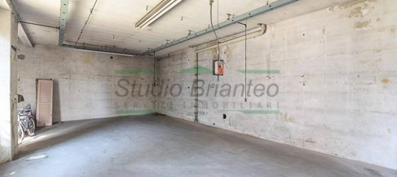 4 rooms Commercial property in Giussano, Italy No. 80102 11