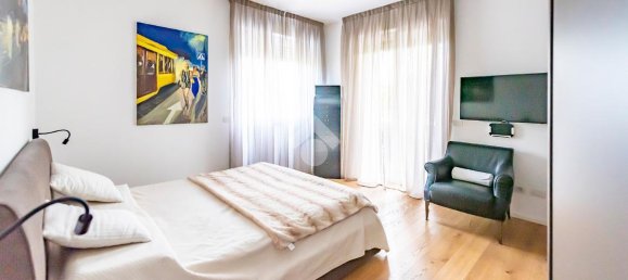 Пентхаус с 5 комнатами в Арезе, Италия № 131550 18