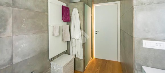 Пентхаус с 5 комнатами в Арезе, Италия № 131550 16