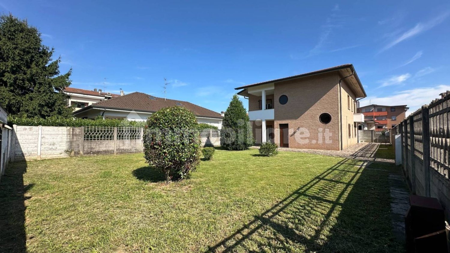 Villa de 5 dormitorios en Solaro, Italy No. 355765