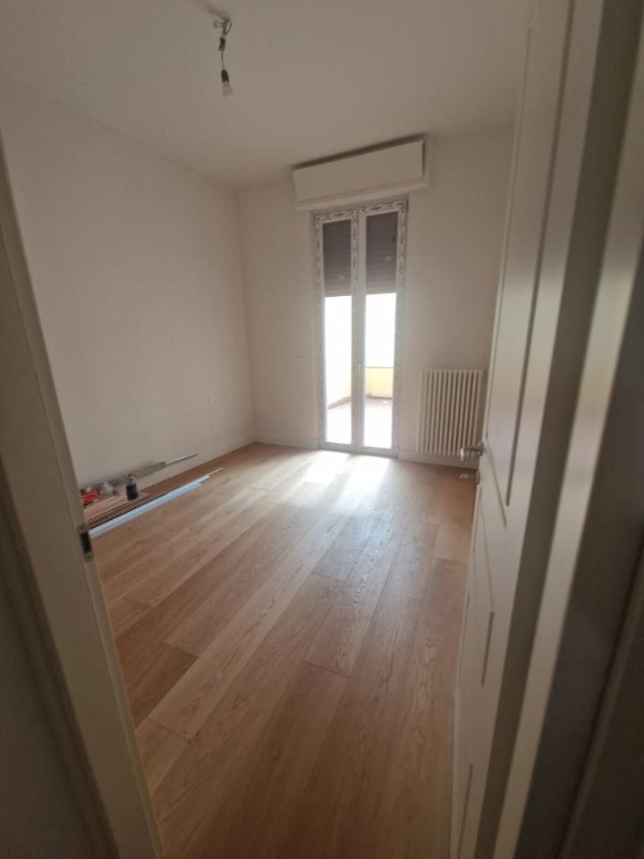 4 rooms Apartment in Florence, Italy No. 9430