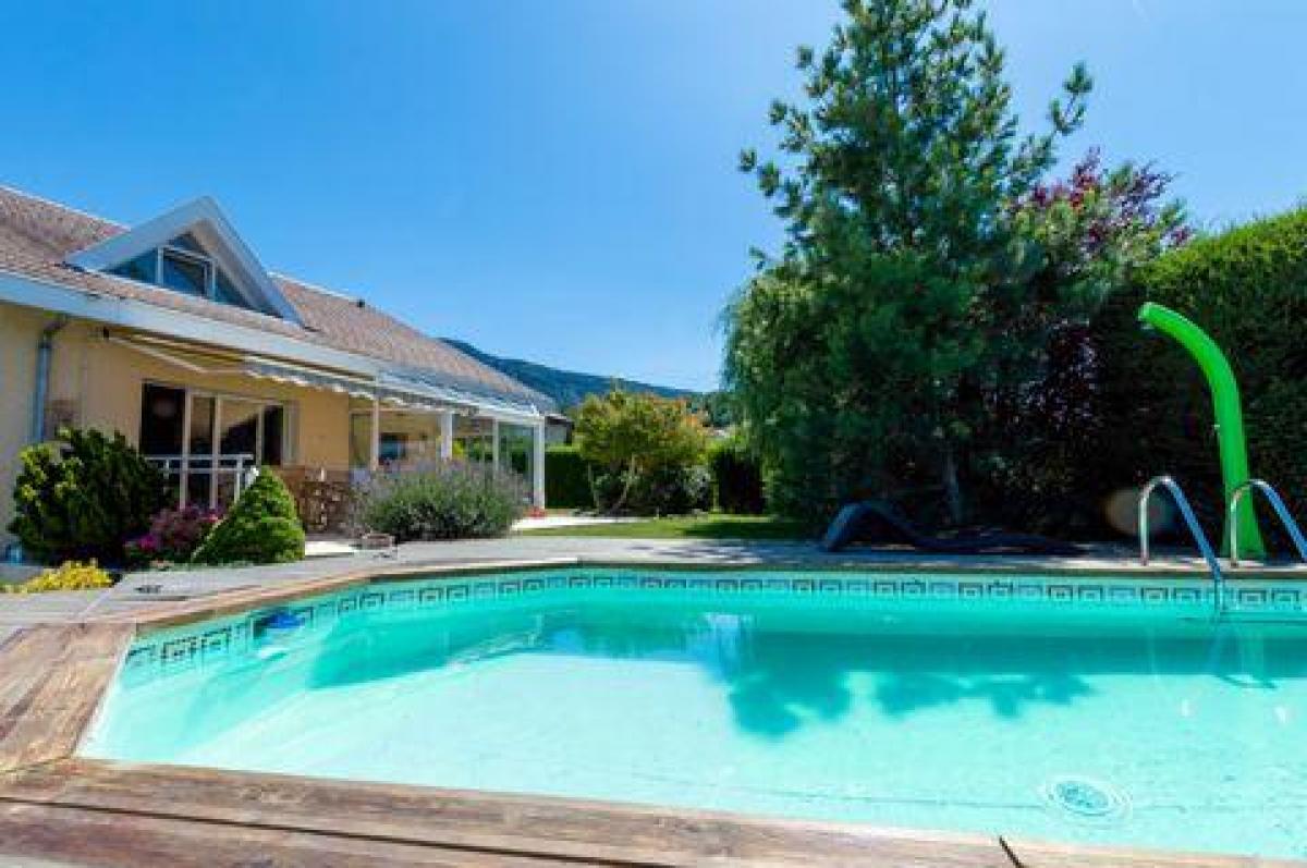 5 bedrooms House in Neydens, France No. 32105