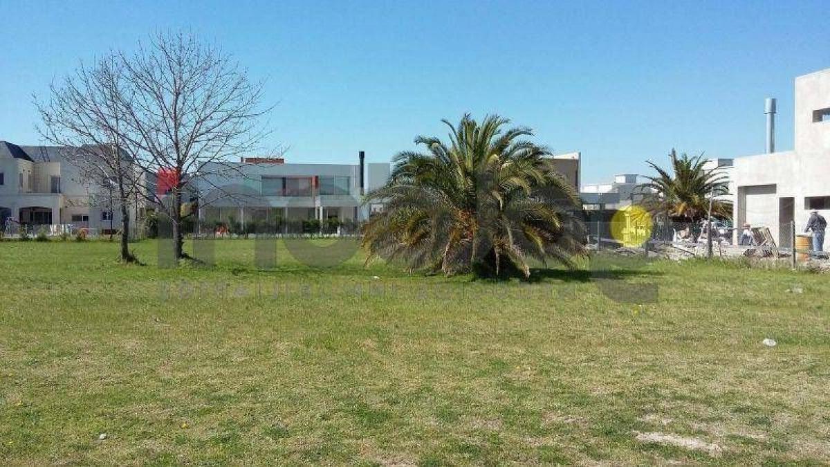 Земельный участок в Кильмес, Аргентина № 47344