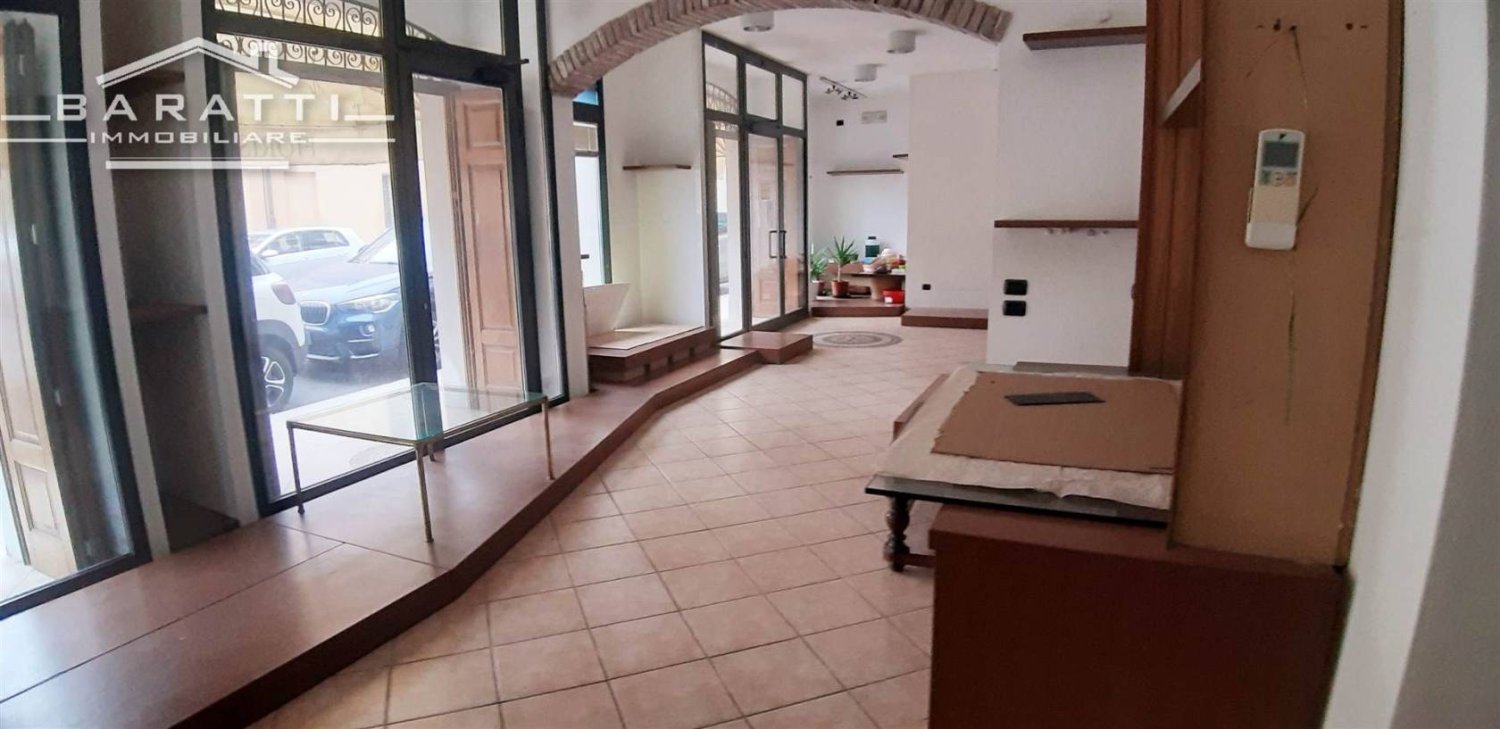 2 rooms Commercial property in Mirandola, Italy No. 223560