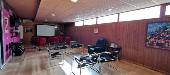 240m² Commercial property in Benidorm, Spain No. 18240 7