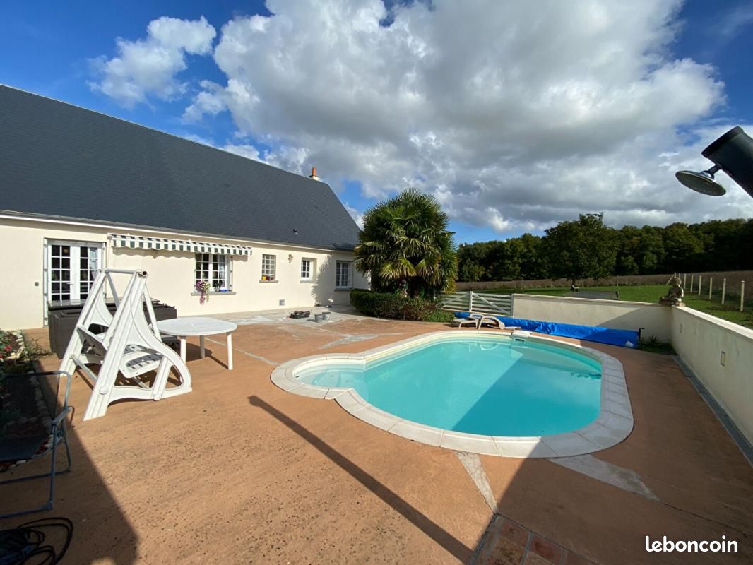 3 chambres Châteaux à Candes-Saint-Martin, France No. 155257