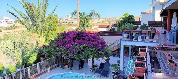 6 bedrooms Villa in Limassol, Cyprus No. 21829 3