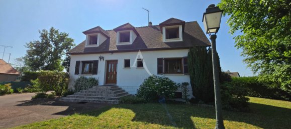 6 bedrooms House in Jargeau, France No. 275812 2