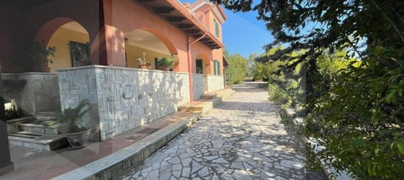 Villa de 3 dormitorios en Corato, Italy No. 25865 3