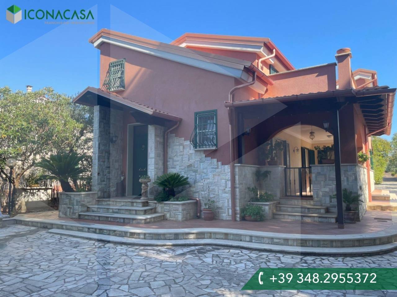 Villa de 3 dormitorios en Corato, Italy No. 25865