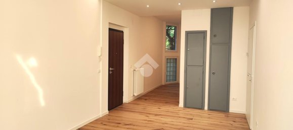 3-salle Appartement à Trieste, Italy No. 4583 2