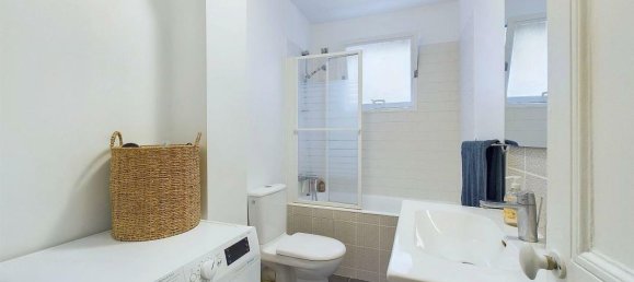 2 bedrooms Apartment in Paris, France No. 336907 13