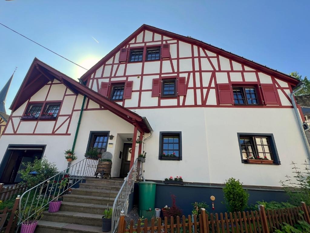 Дом с 8 комнатами в Майен-Кобленц, Германия № 179566