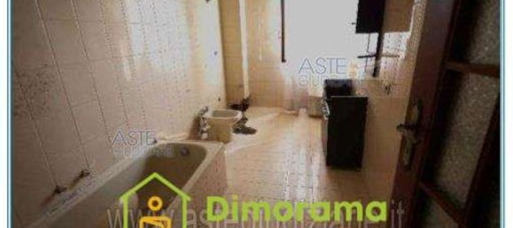 8 rooms Apartment in Naples, Italy No. 10957 9