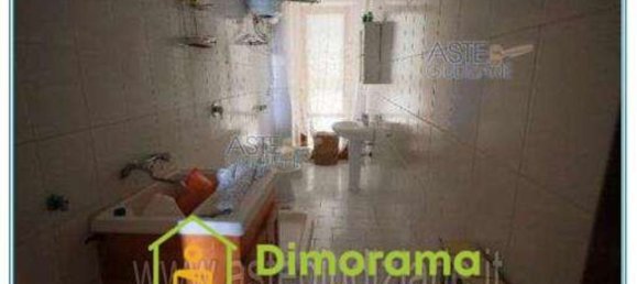 8 rooms Apartment in Naples, Italy No. 10957 3