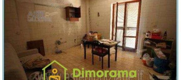 8 rooms Apartment in Naples, Italy No. 10957 7