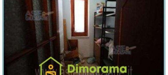 8 rooms Apartment in Naples, Italy No. 10957 5