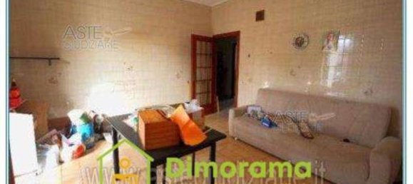 8 rooms Apartment in Naples, Italy No. 10957 2