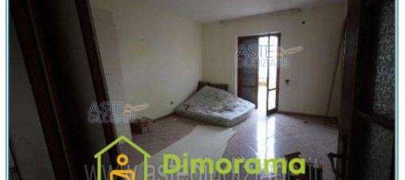 8 rooms Apartment in Naples, Italy No. 10957 6