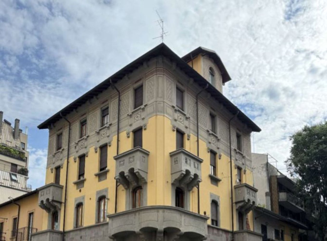 2 rooms Apartment in Milan, Italy No. 248232