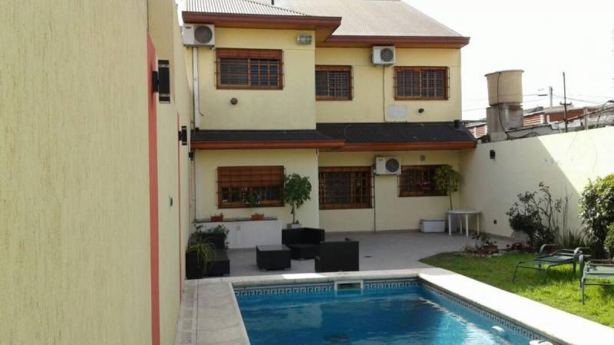 3 bedrooms House in Avellaneda, Argentina No. 51655